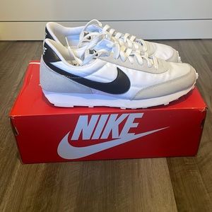 Nike Daybreak - Women’s Sneakers